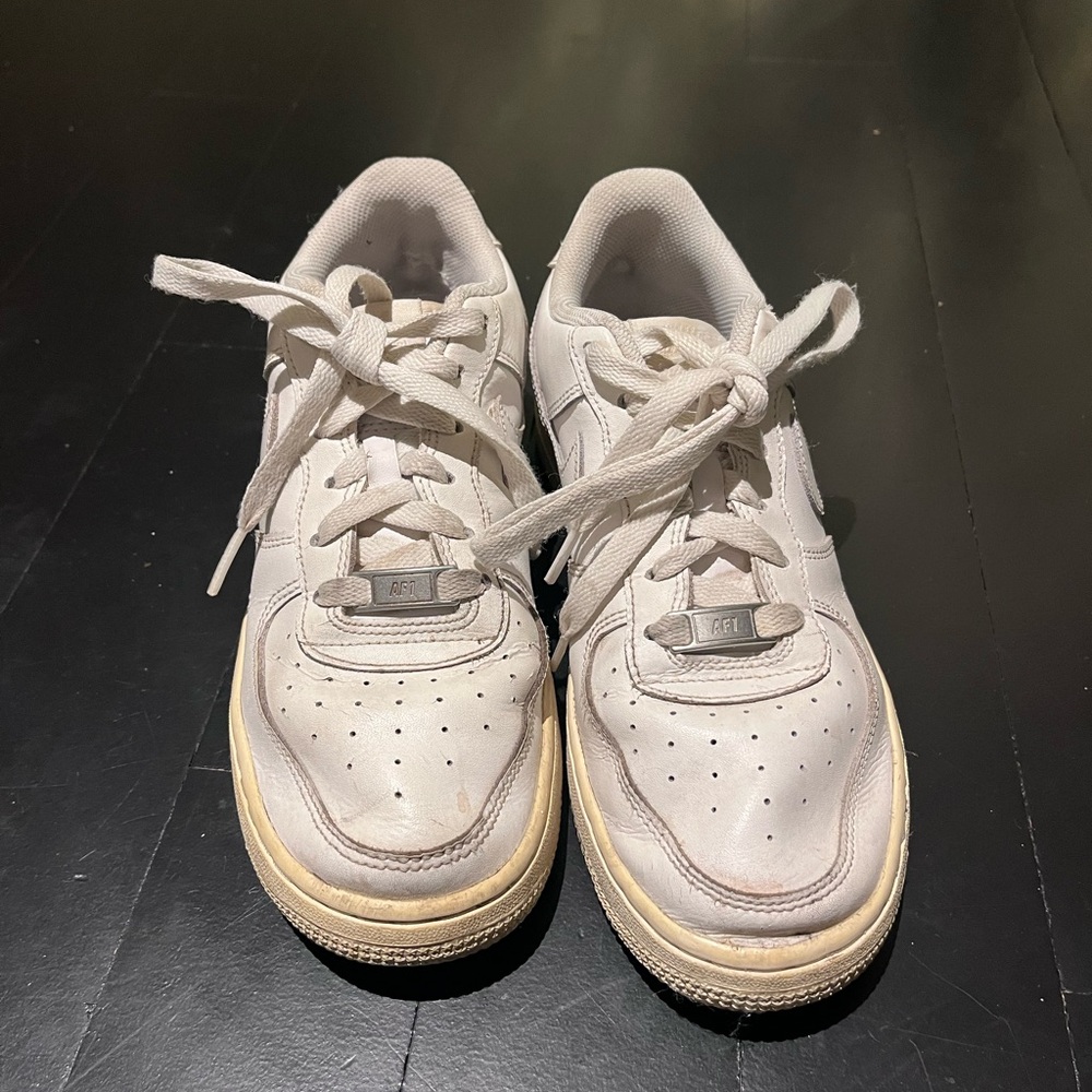 Nike Air Force 1 Sneakers | White | Size 5.5 Youth / Women’s 7 - Picture 4 of 6